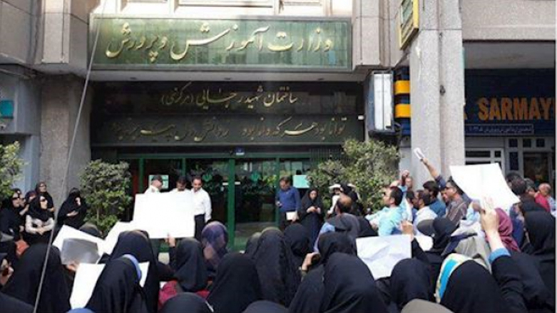 گرانی و بەرزبوونی رێژه‌ی ھەڵاوسان كاریگەری لەسەر خانەنشینكراوانی ئێران داناوە